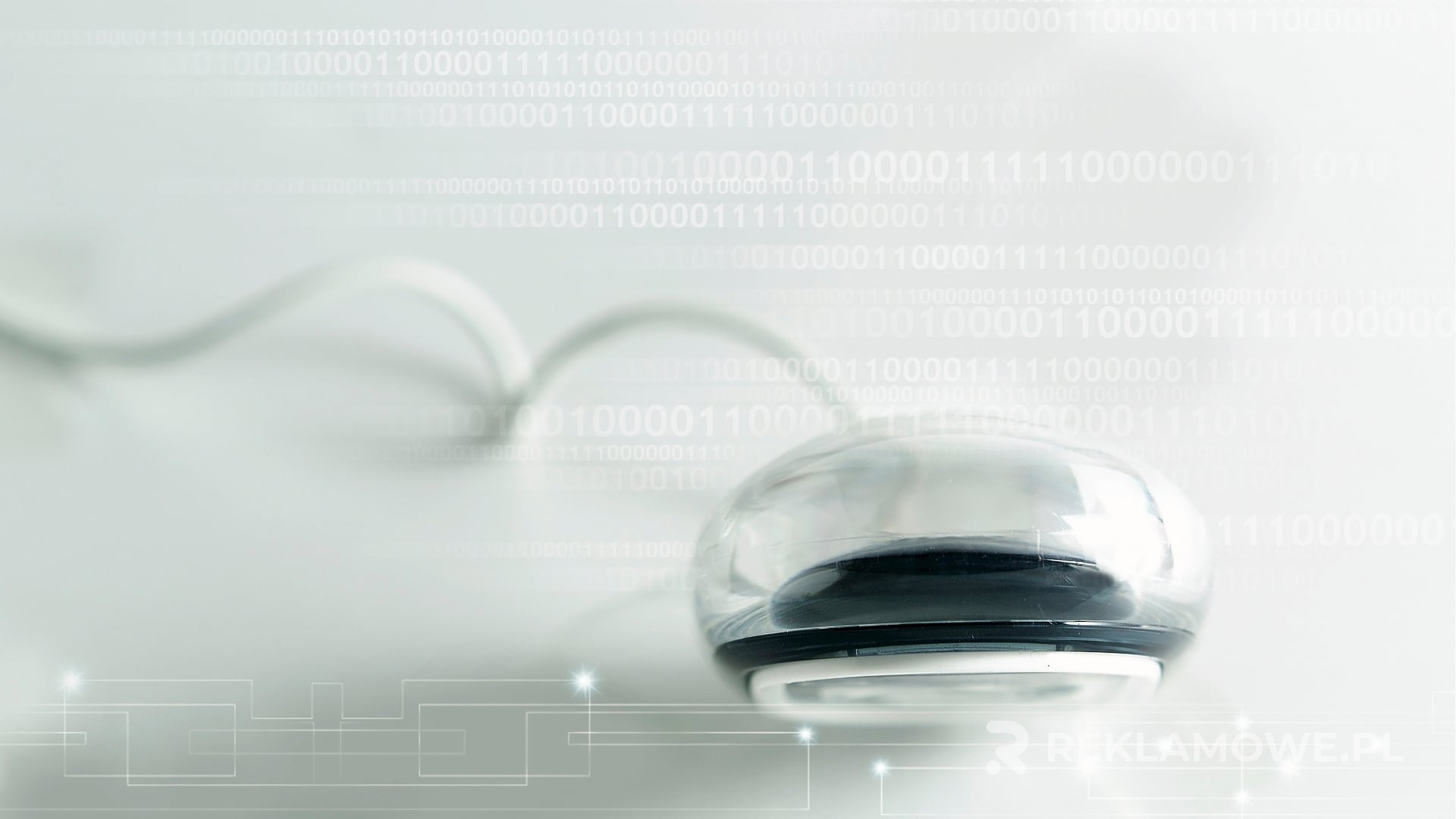 Reklamowe myszki komputerowe na stoliku konferencyjnym